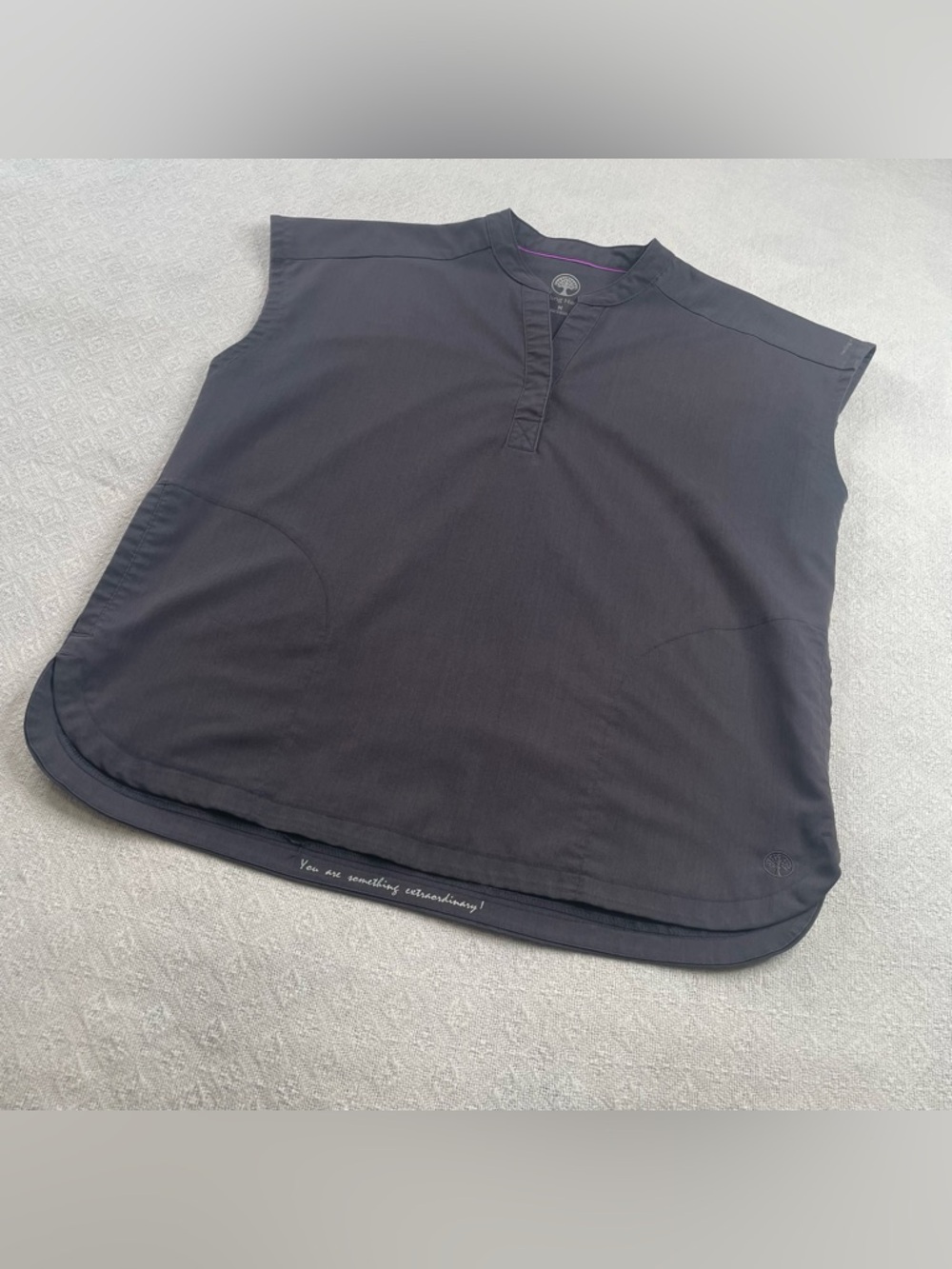 Healing Hands Gray Sleeveless Scrub  Top  Size medium ~ Medical Staff